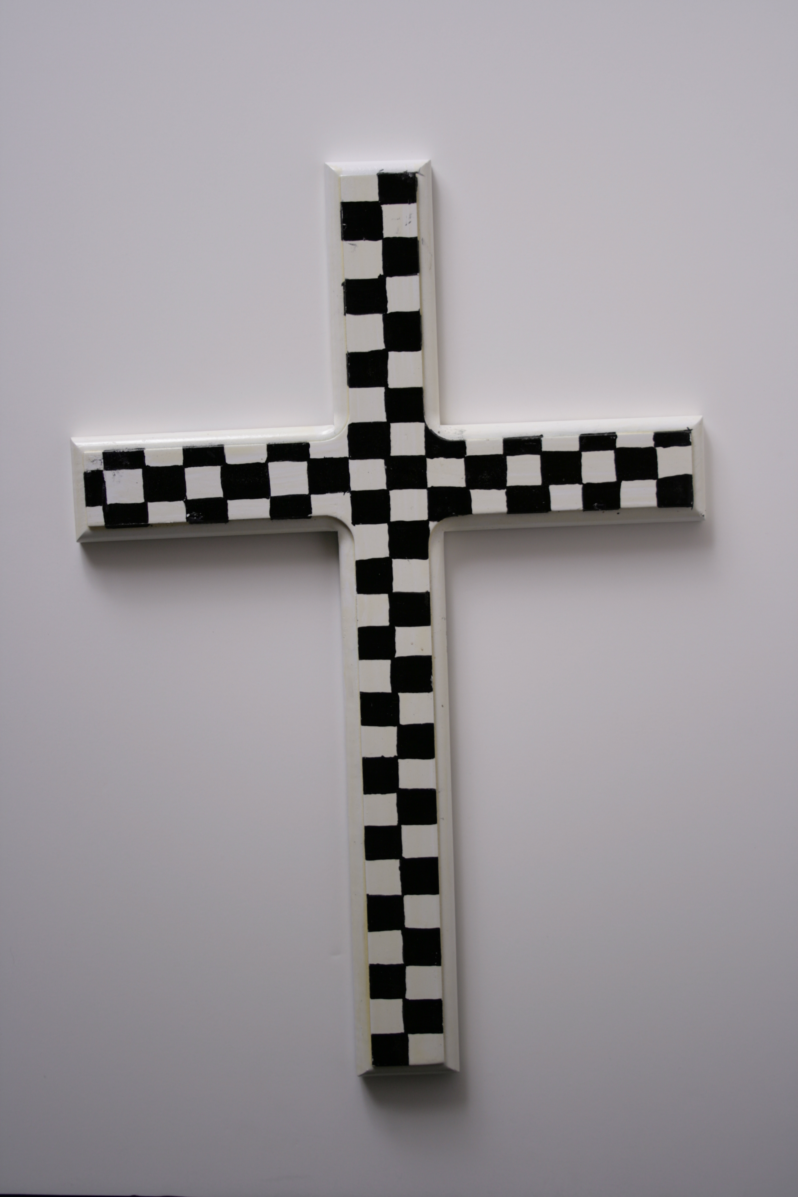 Checkered_Cross_on_white
